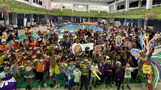 2024全民运动会系列活动「宝宝丛林探险」，超过500组家庭带领宝宝挑战体能。（罗琦文摄）