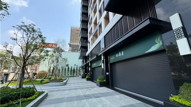 欧美建设在文龙路生活圈推出「向森青」景观宅，正对16万坪的凤山园艺试验所。（柯宗纬摄）