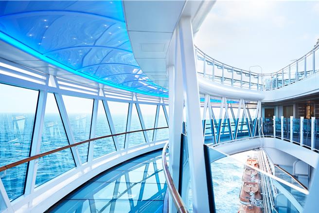 漫步于非凡的海上天空步道，高悬于海平面128英尺鸟瞰视角欣赏海洋的壮丽景色。（公主游轮提供）