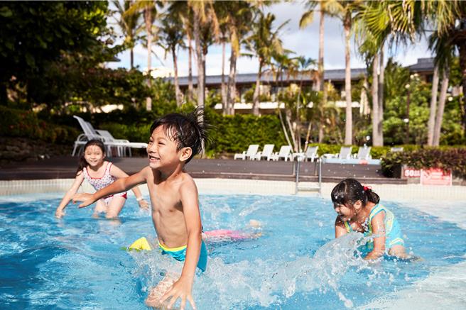 墾丁凱撒大飯店擁有美麗沙灘與濃厚的熱帶度假風情，是南台灣親子度假首選。（墾丁凱撒大飯店提供）