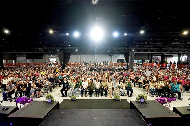 總統蔡英文、監察院長陳菊及市長陳其邁等貴賓出席2024余登發、余陳月瑛紀念音樂會，蔡英文感念45年前的民主前輩在橋頭走上街頭，成推動民主發展最重要的關鍵。（八卦寮文化基金會提供／任義宇高雄傳真）