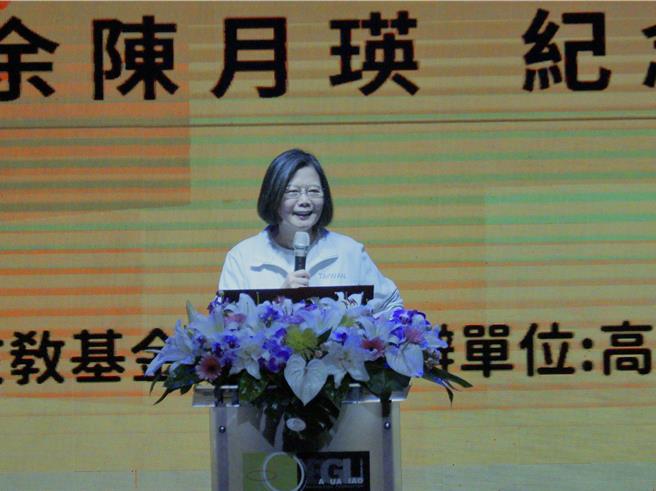 蔡英文出席音樂會表示，45年前余登發老縣長受到政治迫害，很多我們民主前輩走上街頭抗議，演變成後來的橋頭事件，走出現在的民主化道路。（任義宇攝）