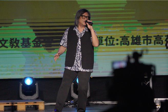 歌手施文彬為2024余登發、余陳月瑛紀念音樂會獻唱，感動現場上千聽眾。（任義宇攝）