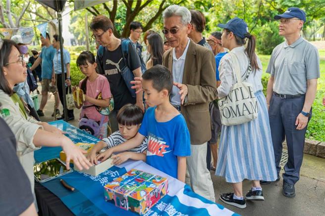 环境部长薛富盛21日指出，碳费相关子法近日就会预告，不受520影响，碳费费率审议会也将召开第3次会议。（环境部提供／蔡佩珈台北传真）