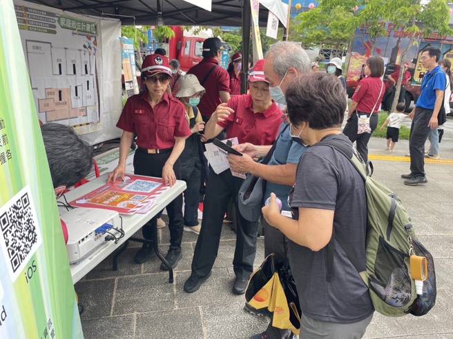 消防队跟公所合办的活动，可让在地居民多了解居住环境跟加强防灾观念。（翻摄画面）