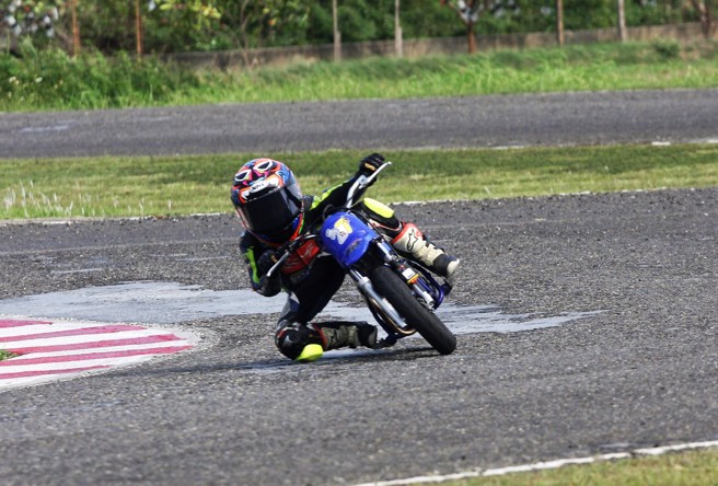 7歲小車手陳子龍過彎操縱靈活。（TSR提供）