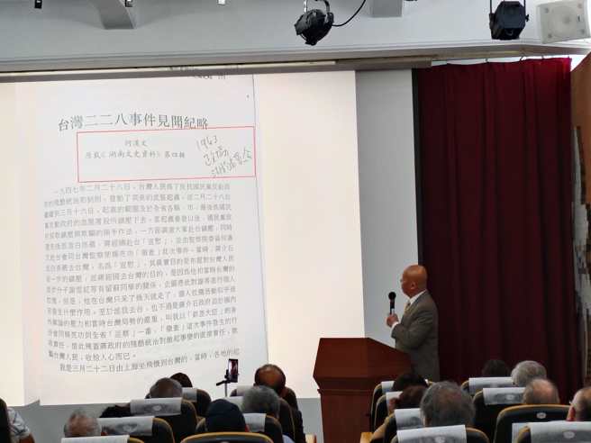 二二八國家館首任館長廖繼斌表示，何漢文在1963年已榮升中共主持的政協委員，能說的東西有多少可信度? 引用這種來自對岸的文獻，是否涉及違反國安法? (攝/江飛宇)