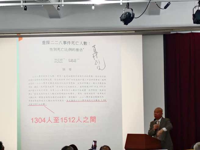 廖前館長表示，2017年由林邑軒、吳駿盛的這篇論文最令他欣賞，卻在當時遭到各種無理的批評。(攝/江飛宇)