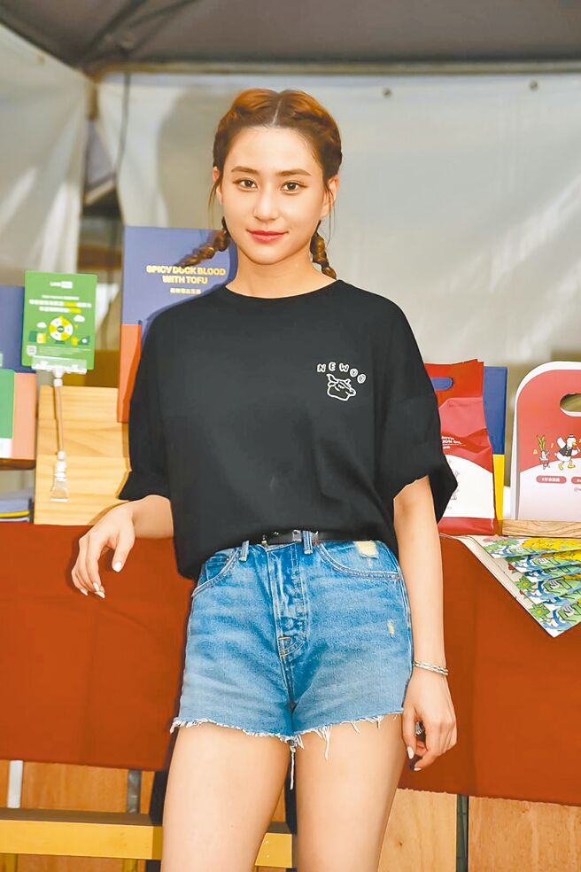 何超蓮20日出席品牌活動，駁斥婚變謠言。（讀者提供）