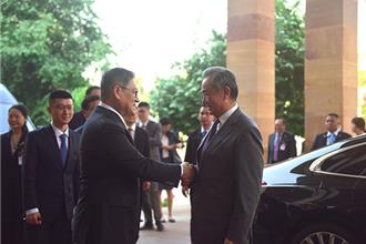 王毅訪柬埔寨 呼籲共同打擊網賭電詐