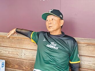 洪一中被關球場 高市府拔官滅火