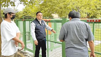 中壢寵物公園門遭震歪 今修復