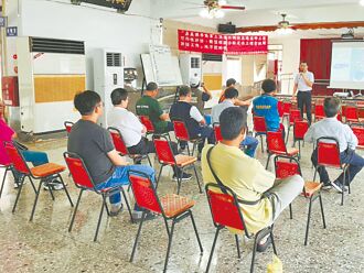 布袋第3渔港 评估设防砂延伸堤