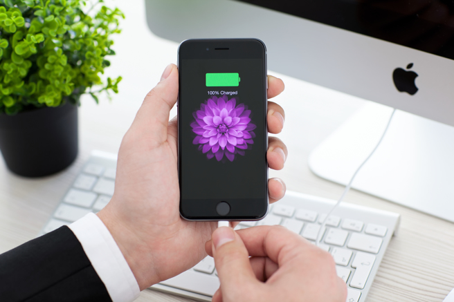 不少iPhone使用者关心电池健康度。（示意图，shutterstock／达志）