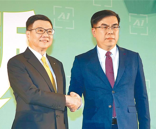 准行政院长卓荣泰（左）日前宣布准环境部长由彭启明（右）出任。（本报资料照片）