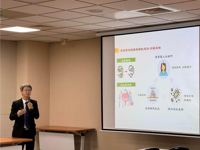 台大医学检验暨生物技术学系教授邱浩杰的团队发现DHA（廿二碳六烯酸）可用于预防导尿管相关感染。（国科会提供／林志成台北传真）