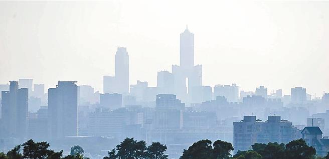 多個環團在今日、世界地球日發布聲明，要求環境部在5月20日之前完成碳費費率的制定。（本報資料照片）
