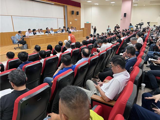 经济部长王美花22日率员抵达台南与中小企业厂商座谈。（洪荣志摄）