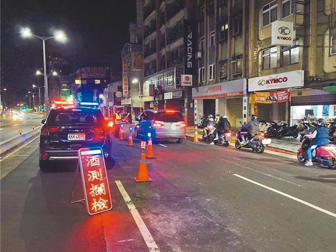 員警酒測時未全程錄影，違反警政署「取締酒後駕車作業程序」，法官撤銷原處分，發回重新調查。（中時資料照）