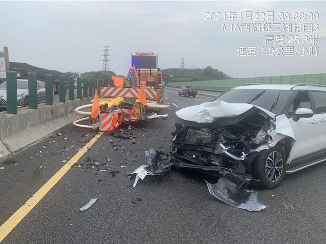 施男車子車頭全毀。（民眾提供／李京昇苗栗傳真）