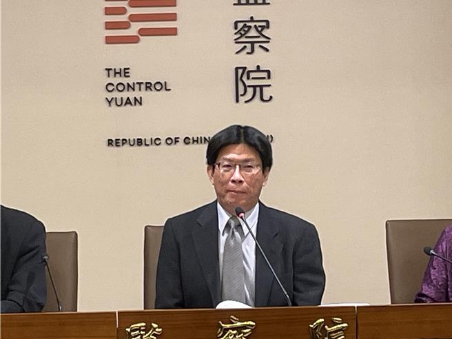 监委高涌诚与林郁容调查35年前「世台会总干事罗益世闯关回台遭驱逐出境案」，24日将约谈新北市长侯友宜，监委今回应强调「没有政治考量」，本案事隔35年，早已不可能追究个人责任，仅是要还原当初事件真相。（蔡雯如摄）