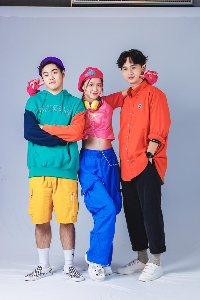 以为是BL结果是BFF》以鲜艳、Y2K风格打造青春校园风格。（图／摄影李奕玱、高雄市文化局提供 ）