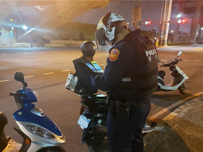 新北市警方加强取缔无照驾驶。（警方提供）
