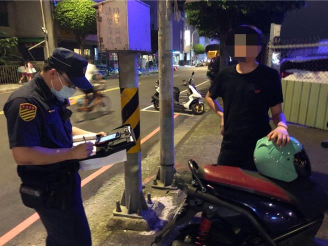 新北市警方加强取缔无照驾驶。（警方提供）