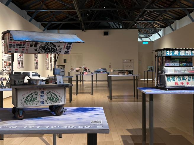 饮料摊车与槟榔摊代表台湾特有的庶民文化。（图／嘉义市立美术馆）