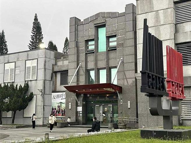 花莲光復乡1名1岁4个月大的女童，20日凌晨突然失去意识跟呼吸送往医院急救，随时都有生命危险，花莲地检署经拘提其生母宋姓女子及其同居陈姓男友到案，认为两人涉有虐童重嫌，今向法院声请羁押禁见获准。（本报资料照片）