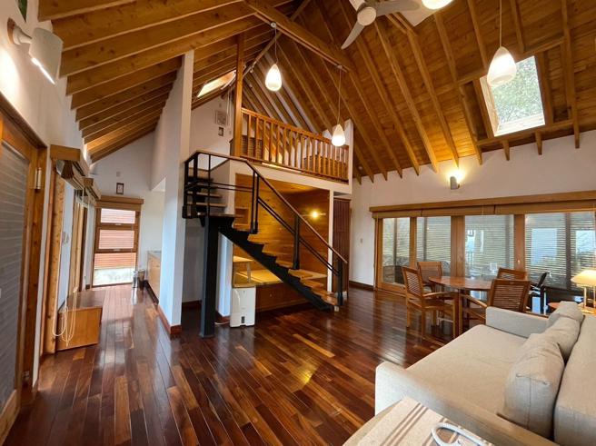 微風部分館別即日起至5月12日，當館單筆滿4220元，可抽「鳳凰森之鳴木屋雙人住宿券」。（微風提供）