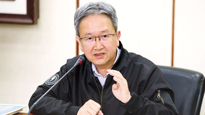 王耀庭因不舍台电同仁努力抢修，却被误解是因有缺电之虞，突然闪辞总经理一职，令长官们措手不及。图／本报资料照片