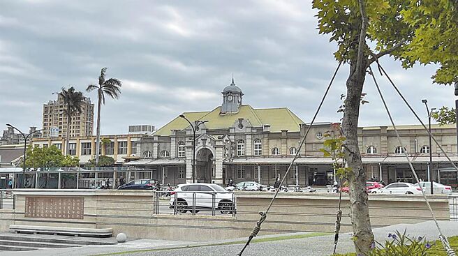 新竹大车站计画备受关注，对于是否续行，本届临时会上议员们呈现支持与反对两种截然不同的意见，市议员刘康彦认为，市府若要推轻轨，更应续推大车站计画。（本报资料照片／王惠慧新竹传真）