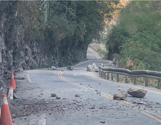 中橫天祥至太魯閣段落石不斷 暫停通行