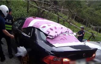 台中超勇女警捉偷車賊   慘遭拖行全身傷痕累累