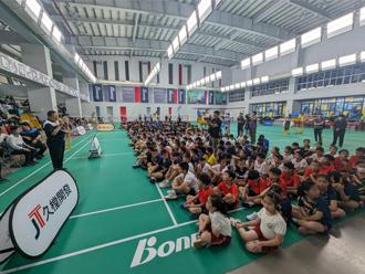  「久樘盃」國小羽球錦標賽熱鬧開打 400小將競技