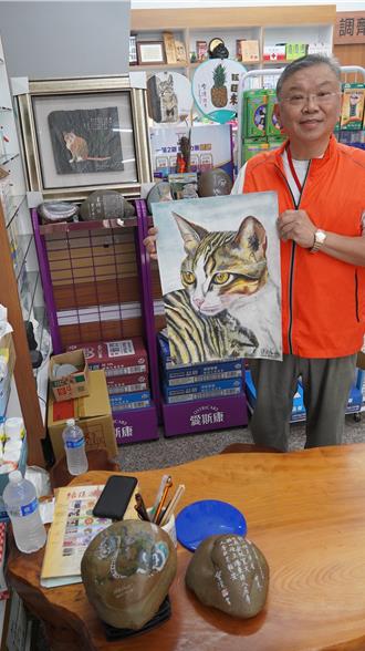 被藥局耽誤的畫家 石頭彩繪、工筆書法令人驚豔