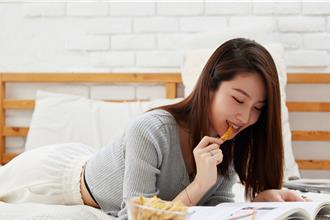 鮪魚季開跑！海味零食「多多魚」單月賣破萬桶