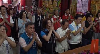 地震不斷 宜蘭市長陳美玲三跪九叩 祈求天佑台灣