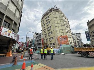 市區拆除難度高 富凱飯店放消波塊填土6米高防倒