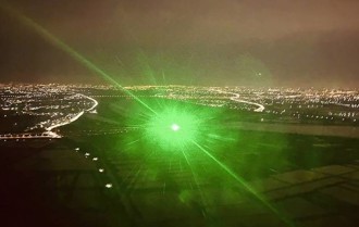 雷射筆怪客抓到了！直照醫療直升機險出事 他辯「一時無聊」