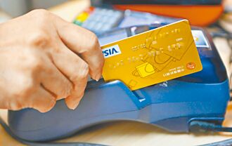 抢信用卡年轻客 各银行出招