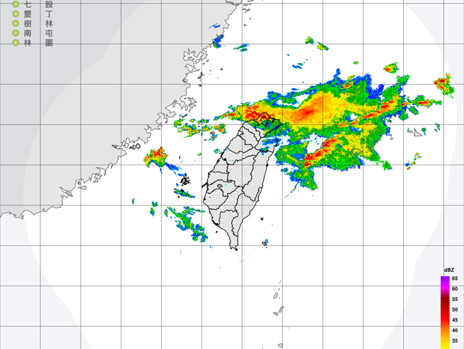 锋面影响，各地降雨机率高，气象署针对北北基桃发布大雨特报。（中央气象署提供）