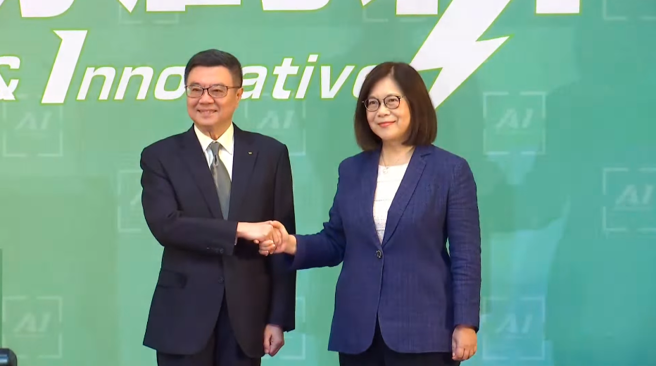 准阁揆卓荣泰23日宣布第五波内阁人事，海委会主委管碧玲留任。(截自中时新闻网直播)