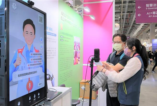 桃園市政府開發的數位助理「善哥」在2024智慧城市展深受歡迎。（智發會提供／蔡依珍桃園傳真）