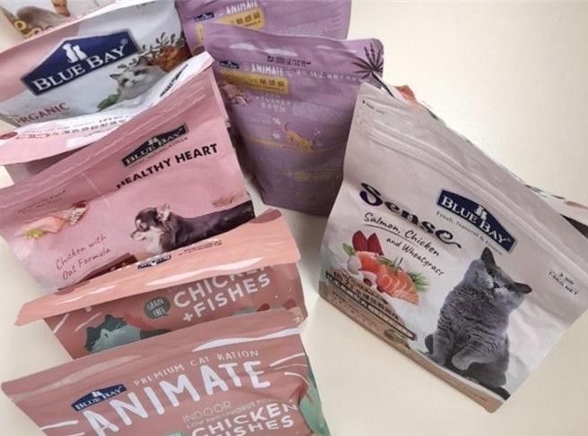 北市动保处取回相关产品送交检验。（黄敬文翻摄）