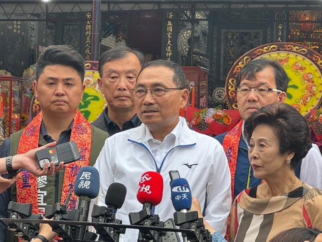 台灣今（23）日地震頻傳，新北市長侯友宜今天表示，地震頻傳加上強降雨來臨，提醒民眾這段時間避免到山區。（柯毓庭攝）