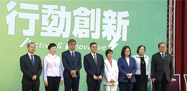 准行政院长卓荣泰今公布第5波内阁，外界好奇未来施政方向，包含房屋税2.0税改构想、减债努力方向和拨补目标、光电发展与农业平衡等。对于美方对我国肉品开放有意见，准农业部长陈骏季（左三）说，对于农产品进出贸易谈判，农业部一定会优先确保对国内农民生产和收入，才会谈市场进入的议题。（翻摄民进党直播）