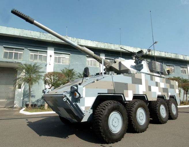 由军备局研制的「105公厘轮型战车」案，规划于今（2024）年量产。图为过去军备局展示的105公厘轮型战车样车。（中时资料照，王英豪摄）