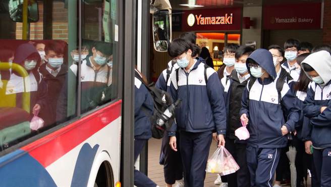 新北排水溝改善工程施工， 2公車站數10線班車受影響。（示意圖／新北市交通局提供）